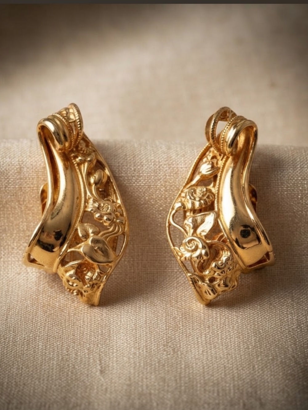 Vintage Signed Alice Caviness Gold Tone Floral Twisted Clip On Earrings Statemen